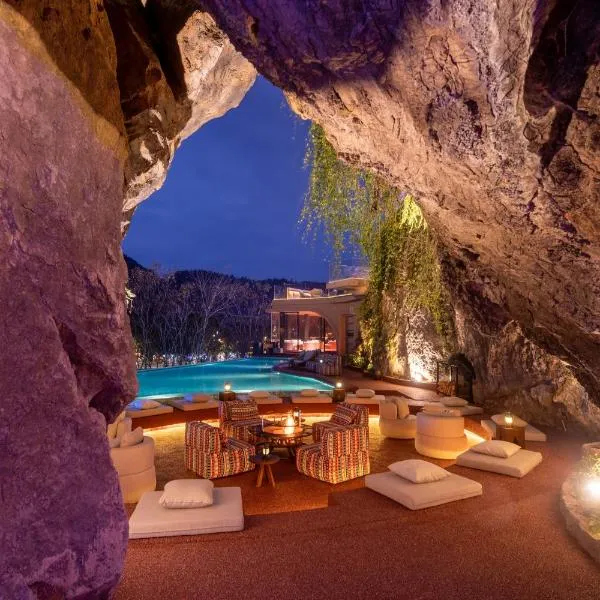 Zhangjiajie Qishi Li Cave Homestay, hotel in Hanqiyu