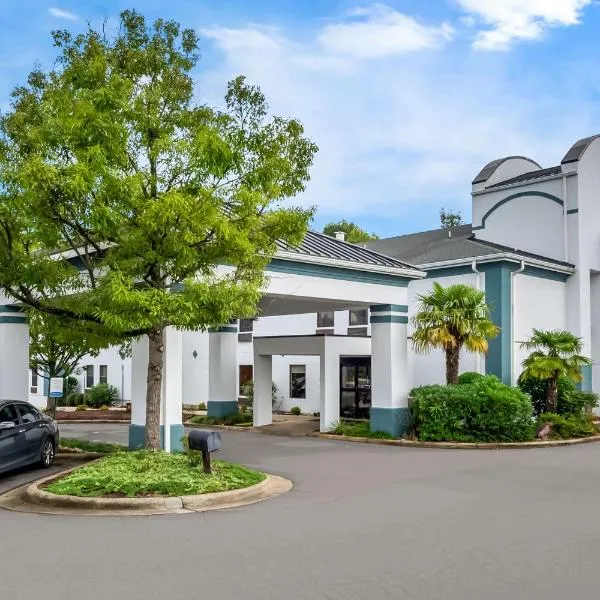 Clarion Pointe Apex - Holly Springs, hotel v destinaci Apex