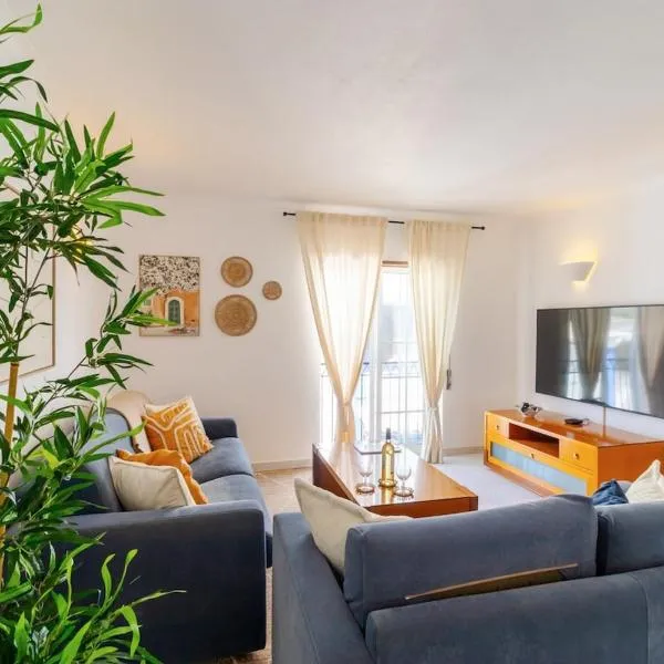 Casa Maisie Apartment, hotel i Burgau