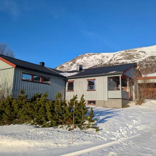 Three bedroom home with an amazing mountain view!, hotel a Oppdal