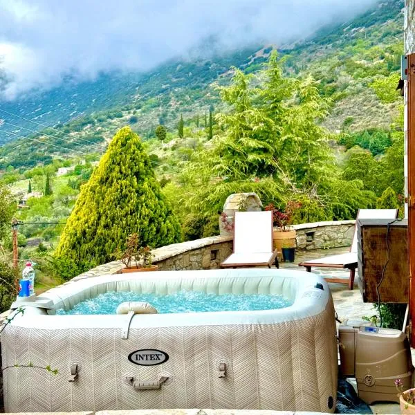 Rock Dandy Deluxe Chalet in Arachova - Delphi, Sauna, Prv Parking, Amazing View, hotelli Aráchovassa