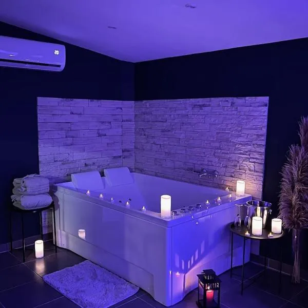 LeStudio83210 Loveroom jacuzzi balneo petit déjeuner inclus meublé de tourisme 3 étoiles, hotel in Belgentier