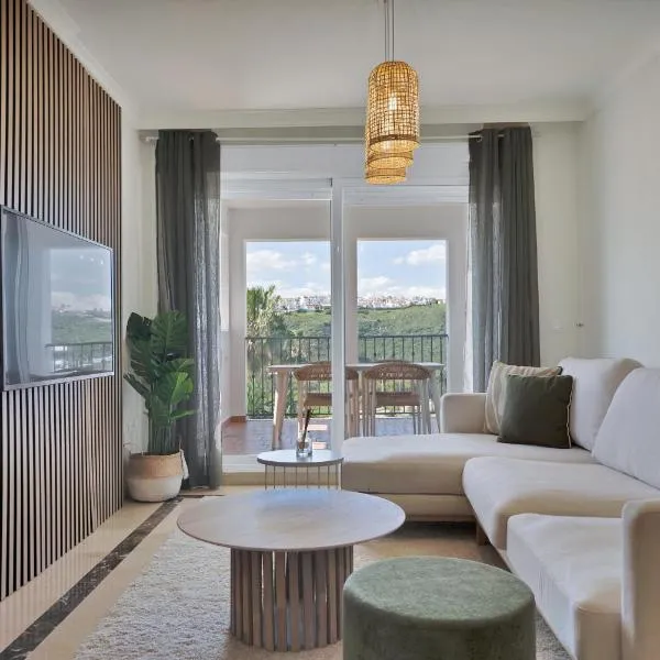 Palm Beach Residency - Beachside with Free Parking, hotel v destinaci Manilva