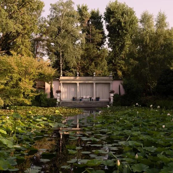 Relais La Foleia - Luxury Villa with private lake, hotel v destinaci Veruno