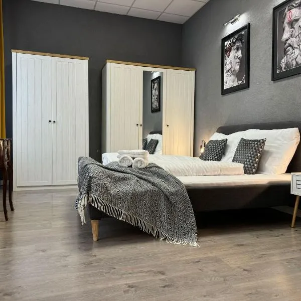 Exclusive design apartment & Town centre & Free parking & 12 PM CHECKOUT, hotel a Trnava