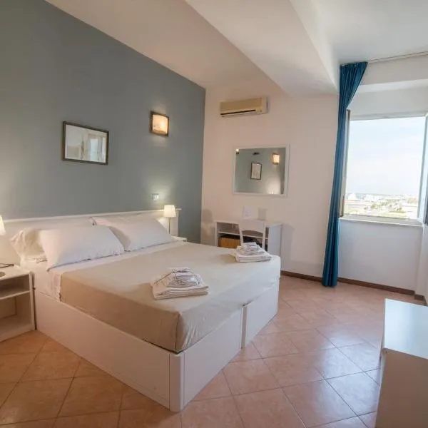 Hotel Club Perla, hotel Casalabatéban