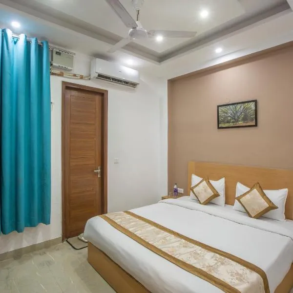 Hotel Lemonwood Suites - Noida Sector 104, hotel in Noida