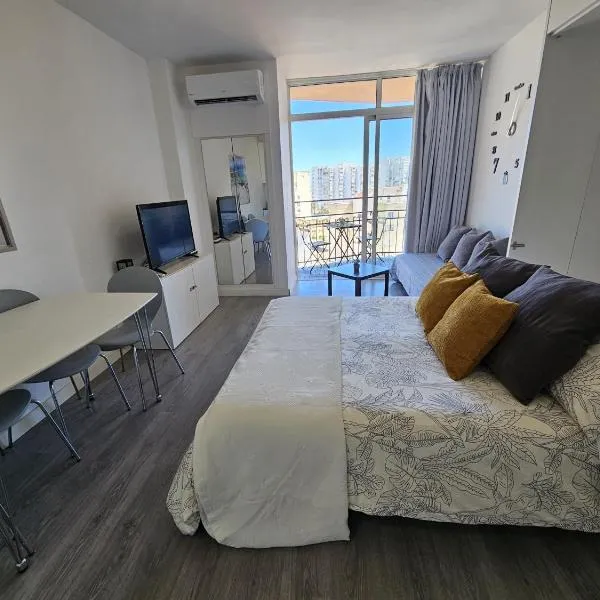 Fantástico Estudio Amplia Terraza y Vistas al mar, hotell sihtkohas Benalmadena Costa