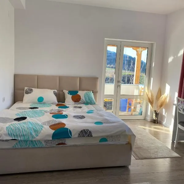 Bright & Cozy Room with Balcony, hotel v destinaci Zhaban