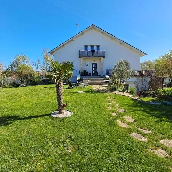 La Maison, hotel v destinaci Mirebeau-sur-Bèze