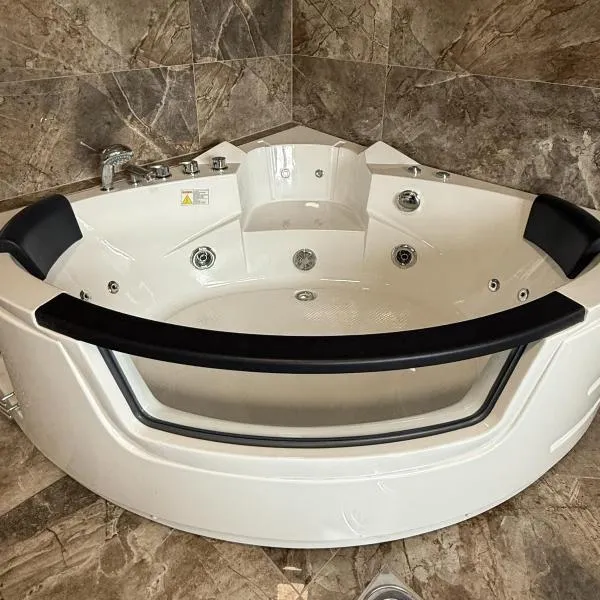 Place to Be - Modern Jacuzzi House in Vozdovac, hotel v Bělehradě
