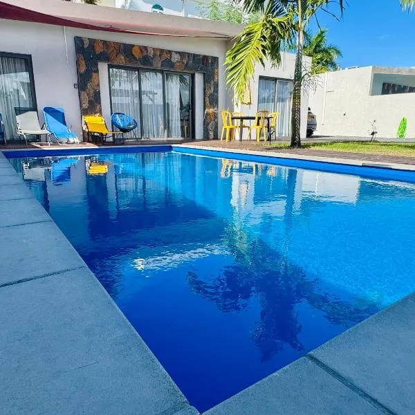 Sunny Side Up - Private 3BR villa with pool, hotel in Grand-Baie
