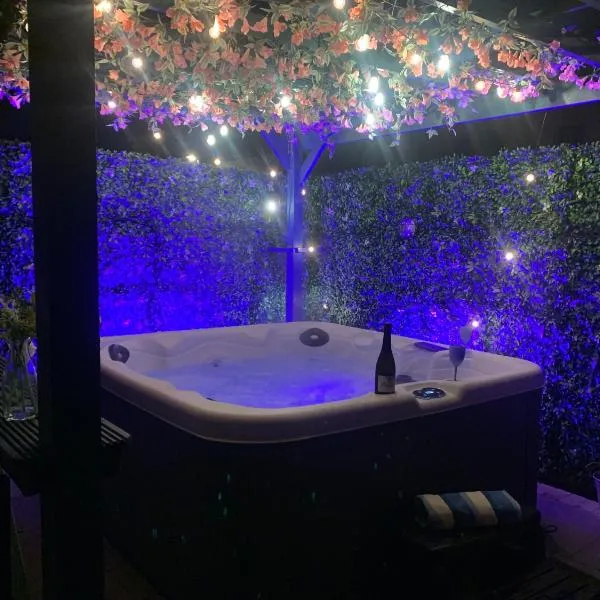 Tower Suites - HOT TUB sleeps 14, hotel a Blackpool