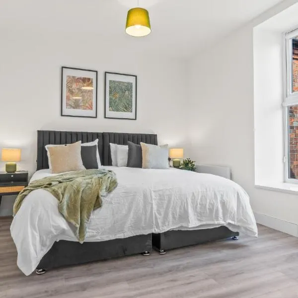 Prime Town Centre Location I Gold St D-Lux 1BR Apartment with Sofa Bed, Modern Amenities, Walk to Train, Bus Stations, Shops & Cafés I Leisure and Business Stays Welcome MULTIPLE UNITS AVAILABLE, hotel in Northampton