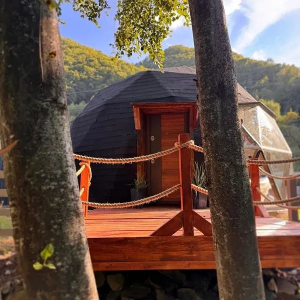 Riverside Dome - Glamping Transalpina, hotel v mestu Dobra