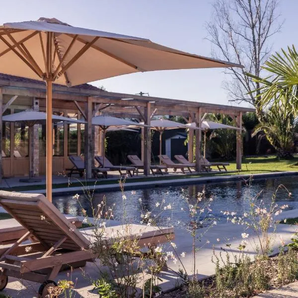 Hôtel INDARRA & SPA - Piscine, hotel v destinaci Arbonne
