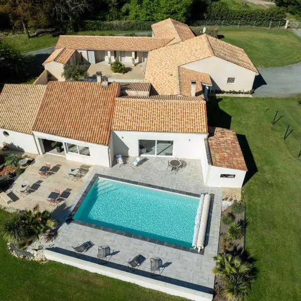L'Hacienda – hotel w mieście Les Mathes