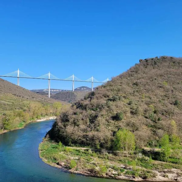 Lou clapas, hotel u gradu Comprégnac