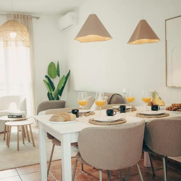 Azure Beachside Apartment - 50M from the Beach, hotel v destinaci Conil de la Frontera