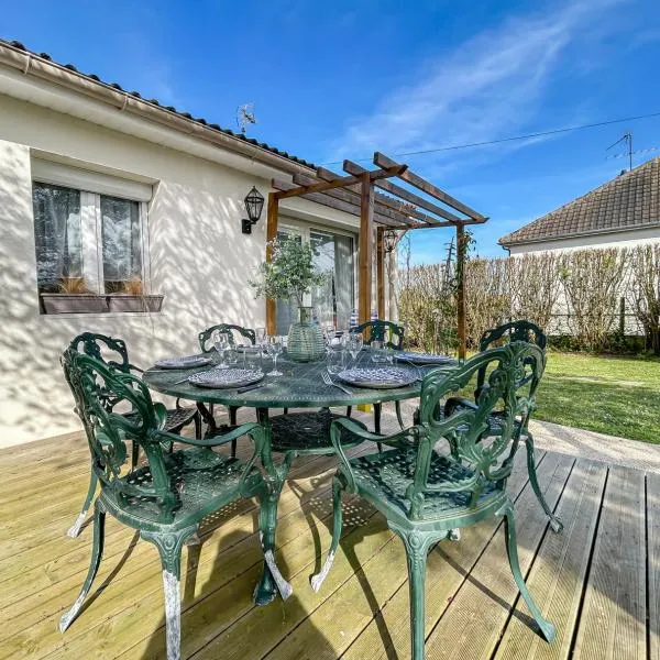 Maison avec grand jardin arboré, hotel v destinaci Ferrières