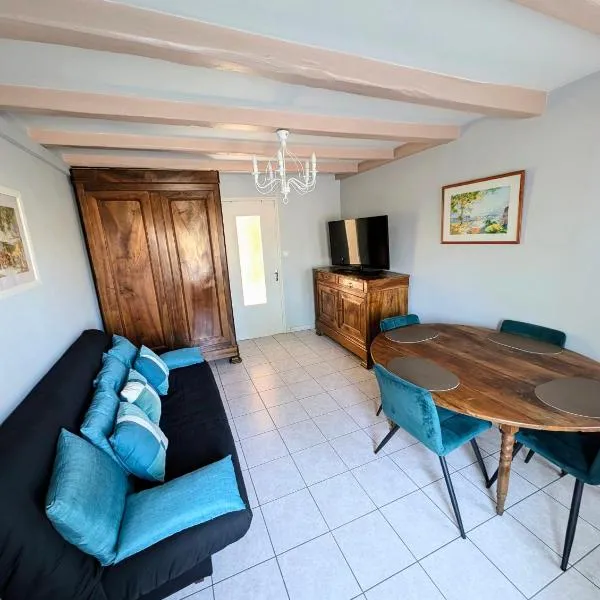 Maison de village classé petite cité de caractère, hotel v destinaci Foussais