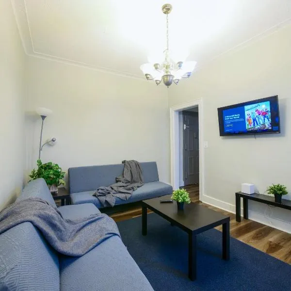 Charming 1BR Apartment Near NYC Ideal for Urban Explorers, ξενοδοχείο σε Jersey City