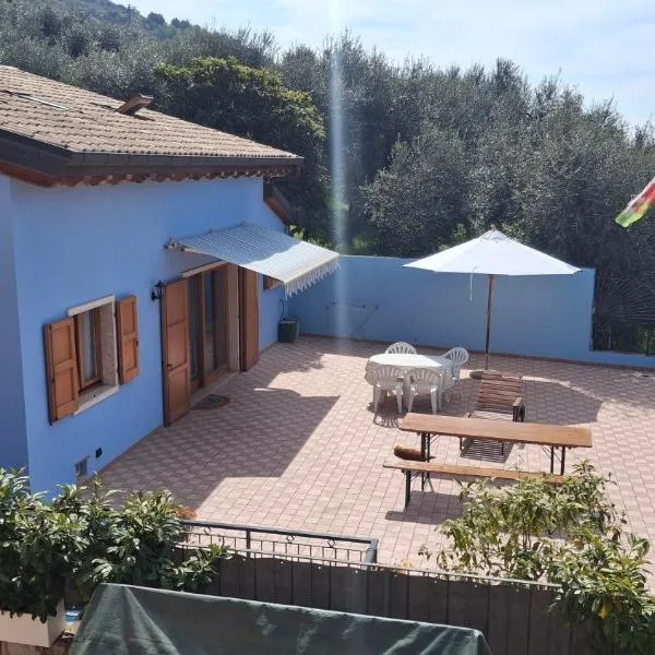 Blue Patch - Shared Home, hotel v destinaci Brenzone sul Garda