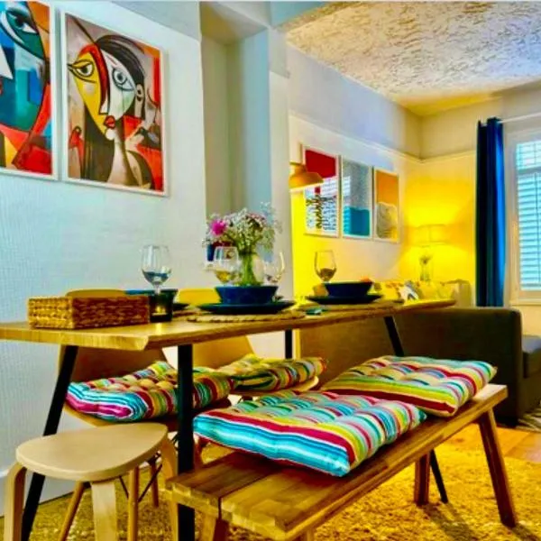 Bloom19 Traditional Belfast Entire House 10 mins from City Centre, hotel in Belfast