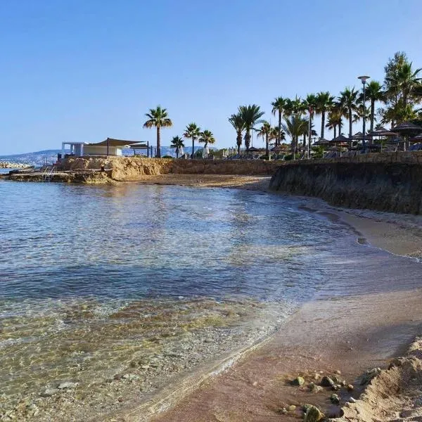 Villa Clementinka - 200 meters from the sea, hotel i Chlorakas