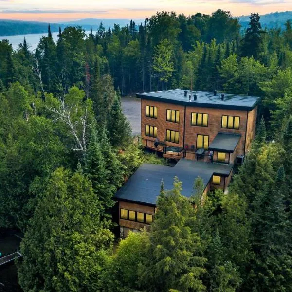 Lazy Bear Lake House, hotel v destinácii Labelle
