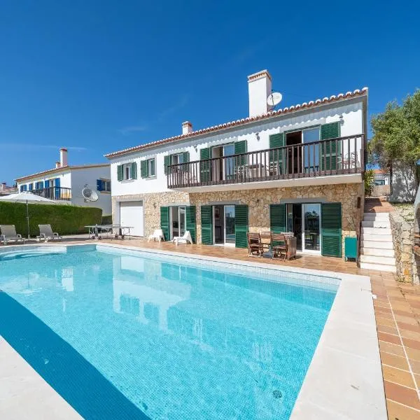 Stunning Spacious Family Villa in the Algarve, hotel u gradu 'Aljezur'