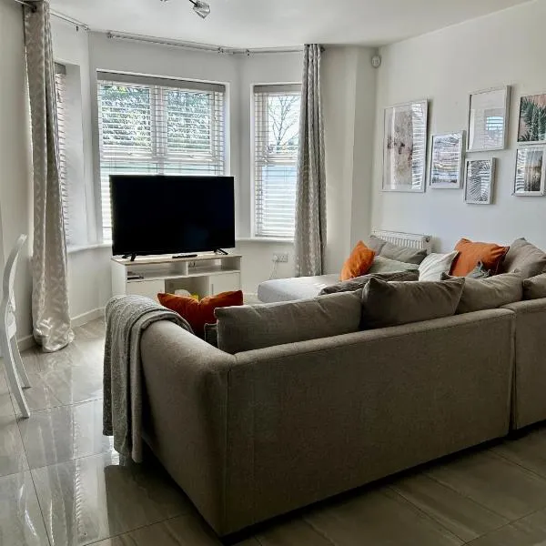 Modern 2 Bed Apartment With Free Parking And Netflix, hotel in Dawley