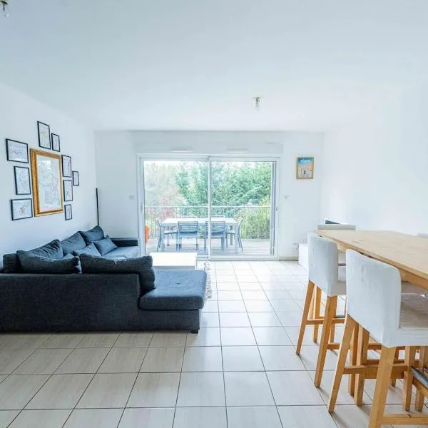 Maison 2 Chambres avec Terrasse, 2 Parkings et Piscine, hotel v destinaci Nîmes