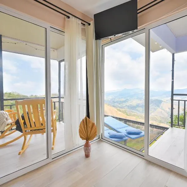 Nosara Hideaway 3 - BREAKFAST AVAILABLE & Mountain View Cabins、ノサラのホテル