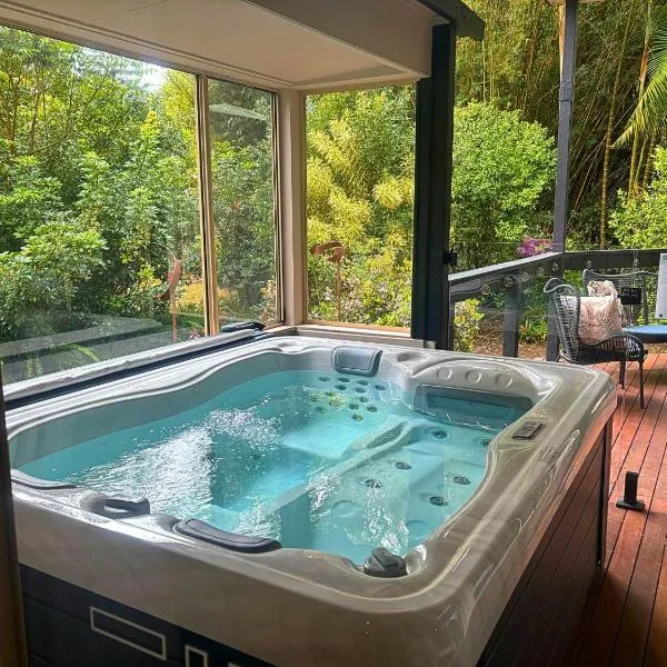 ELEVATA VILLA Luxe Spa Jacuzzi - Wood Fire - Claw Bath - Pet Friendly, hotel v destinaci Montville