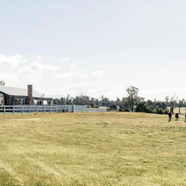 A Farmhouse escape 15 minutes from Launceston，位于Carrick的酒店