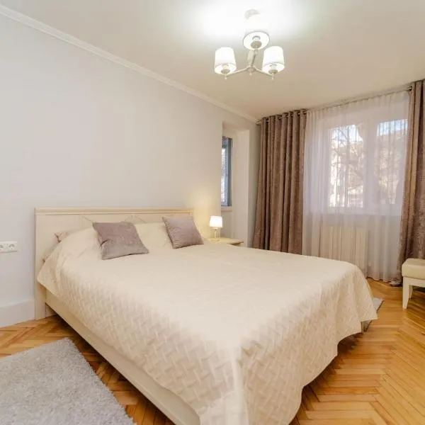 Central Park Rose Valley Rooms Комнаты у Парка Долина Роз, hotel v destinaci Chişinău
