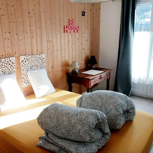 Gîte la Source - 85 m2 & terrasse privée, hotel v destinaci Orcival