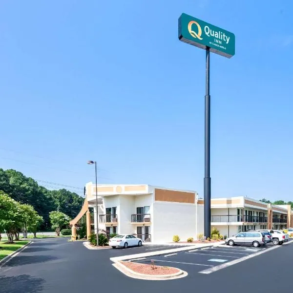 Quality Inn Selma - Smithfield, hotel v destinaci Selma