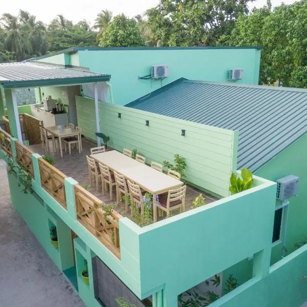 Turtle Maldives - Your Gateway to the Beach & Marine Adventures Await!, hotel v destinaci Omadhoo