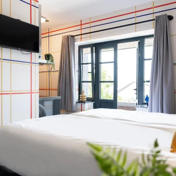 Modern Hotel Central Tilburg, Balcony & Kitchen, hotel in Tilburg