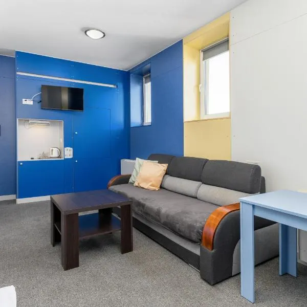 Elemels Planet، فندق في أوسترون