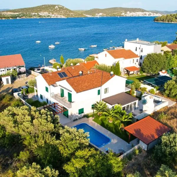 Dovolená bez starostí - Apartmány Murter, hotel a Betina