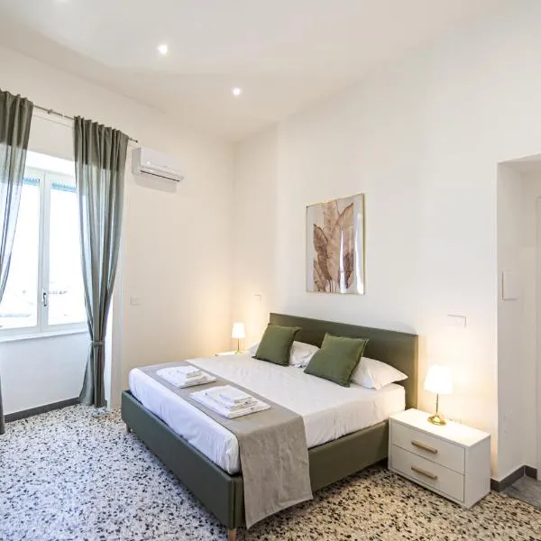 MH Suites Rooms Apartments, hotel v destinaci Bacoli