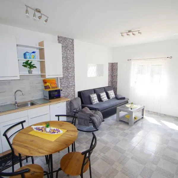 Holiday apartment Marija near Pula center, hotel in Pula