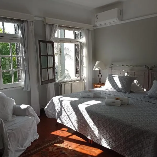 Boutique Heritage Villa in Pocitos - Pool, Breakfast & Workspace, хотел в Монтевидео