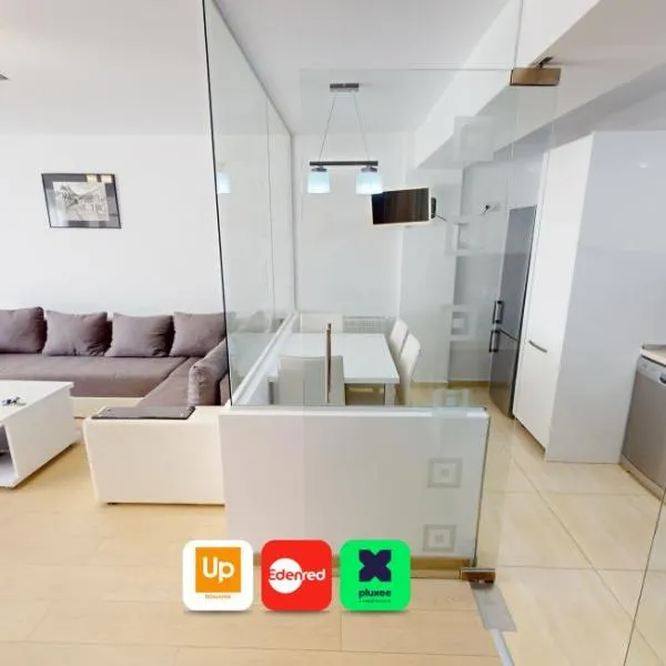 Family Getaway with Private Garage VRT, hotel in Şelimbăr
