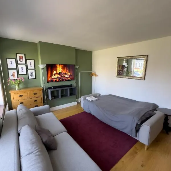 Colindale Lush Stay 30 mins central London, hotel v destinaci Colindale