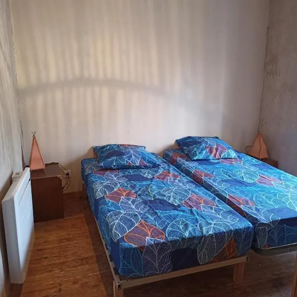 chambre pour 2, hotel in Osmanville