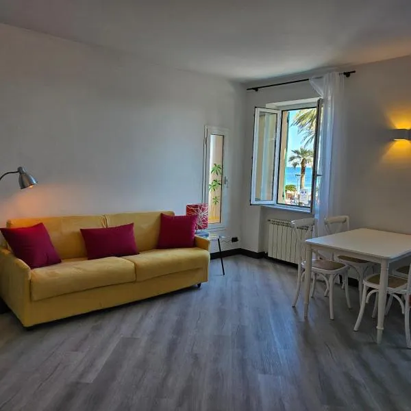 Casa Clelia, esclusivo frontemare a Varazze, hotel in Varazze